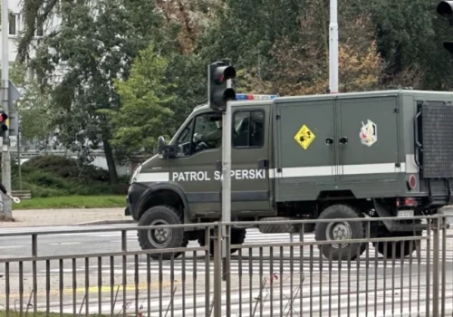Ewakuacja liceum we Wrocławiu. Na terenie szkoły znaleziono niewybuch