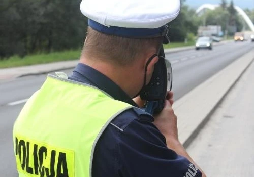 Pędził 115 km/h i bez pasów