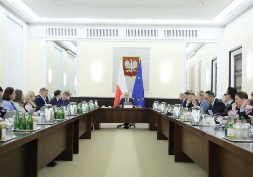 Rząd zdecydował. Od 1 września zakaz używania telefonów w szkołach. Będzie też większa ochrona małoletnich przed dostępem do treści pornograficznych w internecie