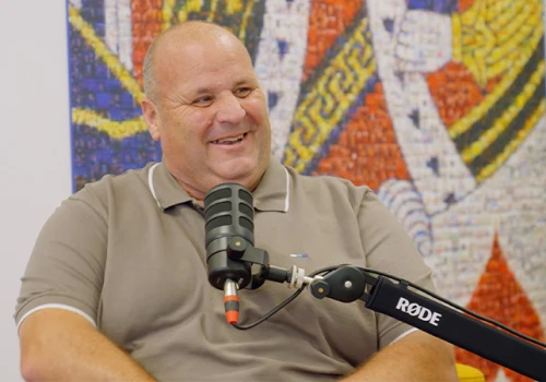Big John bije rekord Guinnessa, wymieniając najwięcej chińskich dań na wynos w ciągu 30 sekund