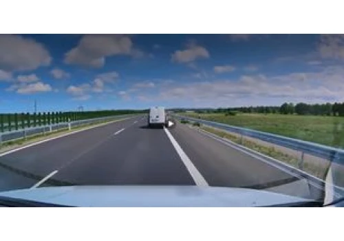 Pijany kierowca zatrzymany na Trasie Kaszubskiej. Jechał skradzionym autem