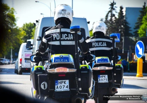 Blokady ulic, procesje i częste alkomaty. Podkarpacka policja ostrzega przed długim weekendem