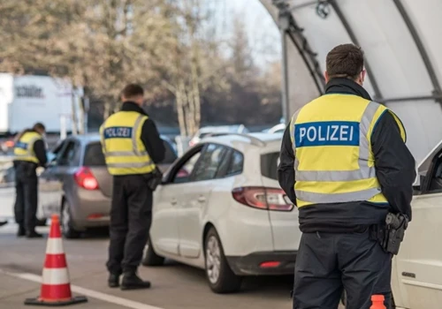 Szokujące odkrycie podczas kontroli na granicy z Niemcami. Funkcjonariusze nie mogli uwierzyć w to, co znaleźli w bagażniku