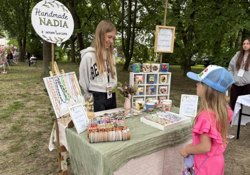 Młodzi przedsiębiorcy zaprezentowali swoje biznesowe pomysły podczas jarmarku CRL