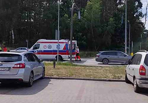 Wypadek w Świdnicy. Potrącenie kobiety, na miejsce jadą służby ratunkowe (ZDJĘCIA CZYTELNIKA)