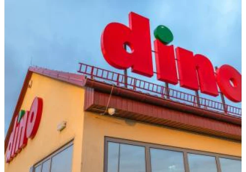 UOKiK stawia zarzuty Dino Polska i czterem przewoźnikom. Chodzi o zmowę na rynku pracy