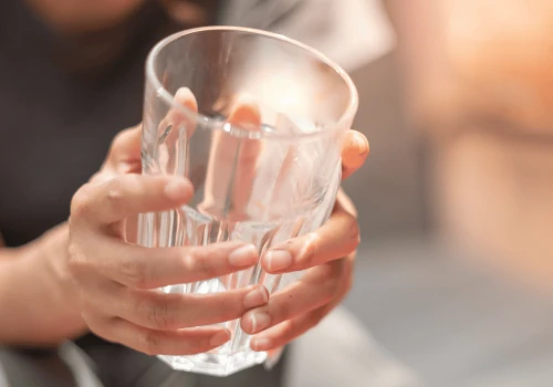Sanepid ostrzega przed skażonymi naczyniami. Popularna sieć wycofuje produkt ze sprzedaży