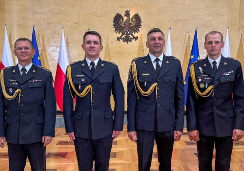 „Jego zaangażowanie, profesjonalizm oraz dowodzenie w trakcie tej wymagającej akcji zostały docenione”