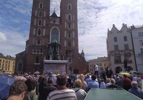 Uwielbienie, procesja, beatyfikacja – kumulacja religijnych uroczystości w Krakowie