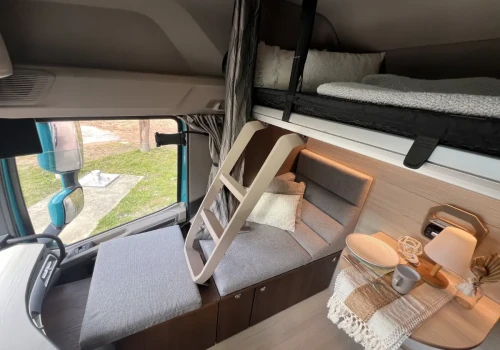 Zabudowa Living Driver Single Cab dla DAF-ów XG i XG+: umywalka, toaleta i leżanka