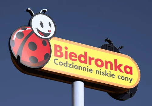 Biedronka wydłuża godziny otwarcia. Związkowcy protestują, sieć odpowiada