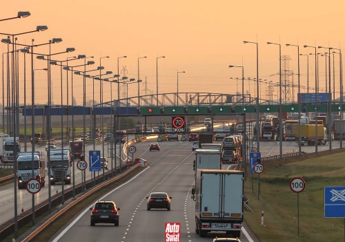Dzisiaj wchodzi zakaz jazdy w całej Polsce. Dla konkretnych kierowców. Nie dla osobówek