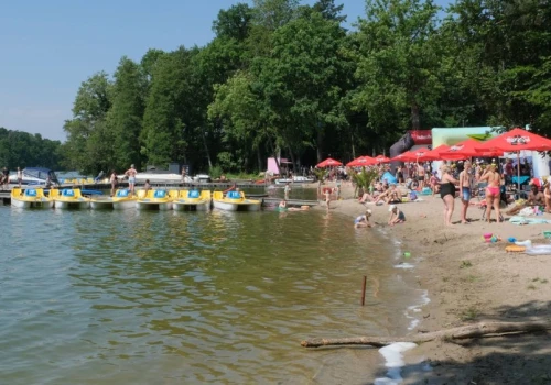 Koniec z nocnymi kąpielami na koloniach. MEN wprowadził nowe zasady wypoczynku dzieci