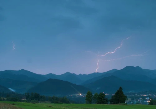 Burza w górach. O tym pamiętaj, gdy zastanie cię na szlaku