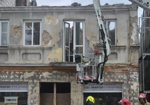 Tragedia w Łosicach. Zawalił się szczyt kamienicy