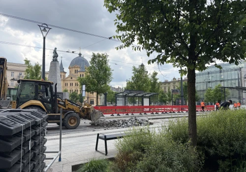 Remont Placu Wolności powoduje korki. A opozycja pyta, co z kostką