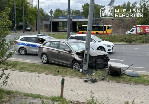 Pijany uderzył w latarnię na Rondzie Żaba. Miał 1,8 promila