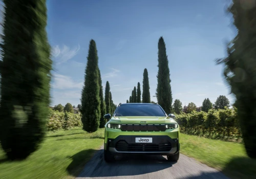 Jeep rośnie we Francji o 14,7%. Avenger z Polski i nowy Compass napędzają sprzedaż