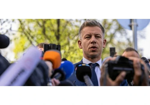 Péter Magyar tnie wynagrodzenia polityków. W tym swoje