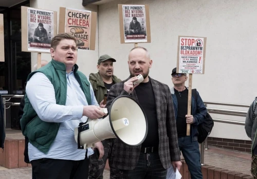 W upadłości i bez pensji