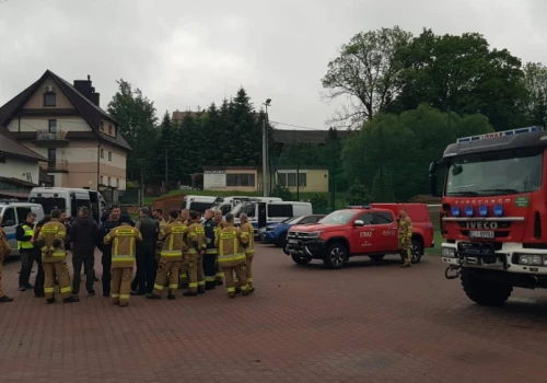 Śmigłowiec zniknął z radarów ok. 3:00 nad ranem. Strażacy dokonali tragicznego odkrycia