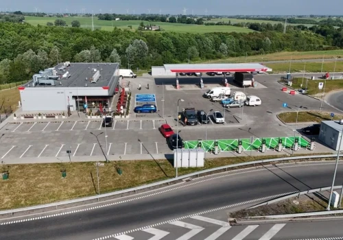 Rewolucja na polskich stacjach! Nowy system ułatwi podróże tysiącom Polaków