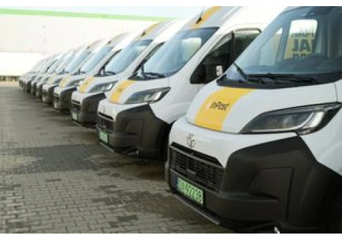 BYD wyprzedza Teslę w maju, w dostawczych dominuje e-Toyota