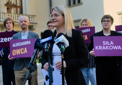 Radna Owca alarmuje o zwolnieniach w Krakowie. „Zgasił ją” internauta.