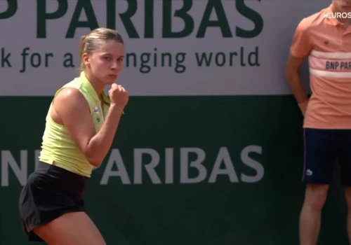 Maja Chwalińska walczy w półfinale Roland Garros. Polka prowadzi z Rosjanką
