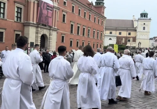 Abp Galbas na procesji Bożego Ciała w Warszawie wziął się za politykę. 