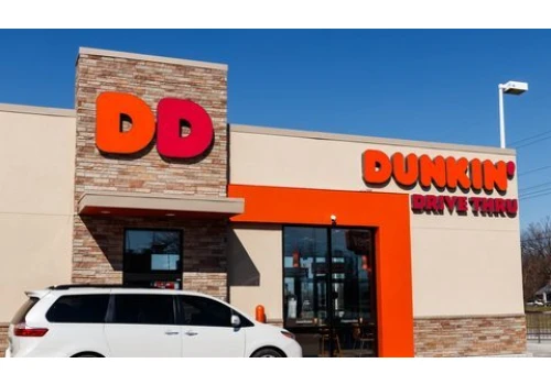 Jeep wjechał w Dunkin’a przy Irving Park i Harlem w Chicago