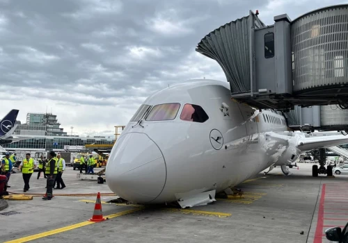 Boeing Lufthansy runął na płytę lotniska. Linia podała nowe informacje