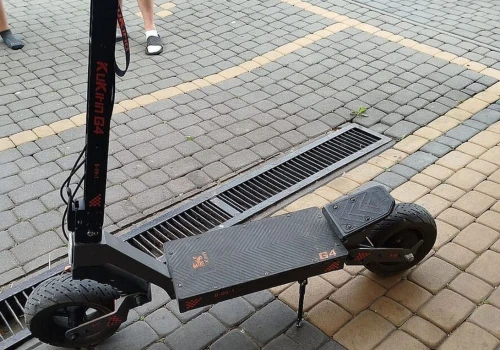 13-latek przewoził koleżankę na hulajnodze elektrycznej. Oboje trafili do szpitala