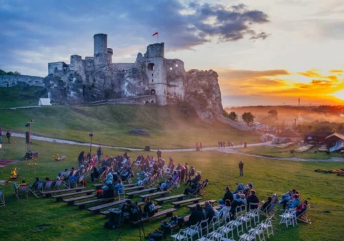 Zamek Ogrodzieniec zamieni się w wielką scenę muzyczną! Niezwykłe widowiskowy koncert już w tę sobotę!