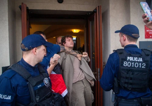 Awantura podczas spotkania Sikorskiego w Krakowie. Interweniowała ochrona (Galeria)