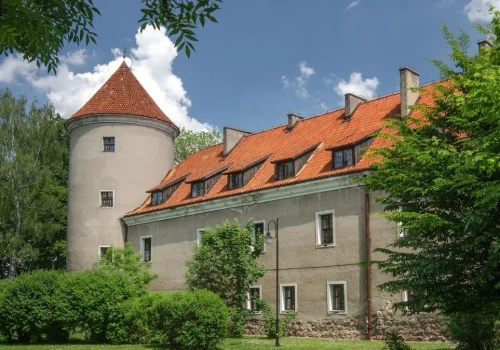 Odbudowany zamek krzyżacki w Pasłęku. Wokół tej budowli krążą legendy