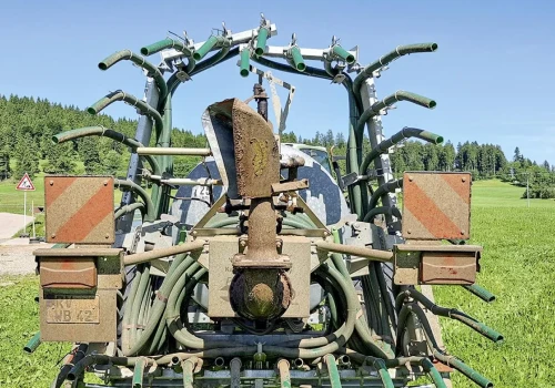 Jak rolnicy usprawniają sprzęt? Filtr hydrauliki, składana rama i oliwiarka DIY