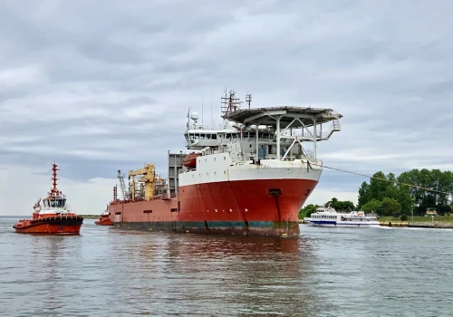 Demeter Acacia w Gdańskiej Stoczni Remontowej SA. Statek wspierał m.in. działania po katastrofie Deepwater Horizon