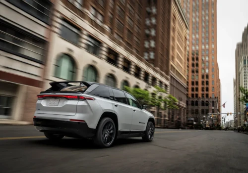 Auta elektryczne tanieją na całym świecie, ale nie w USA