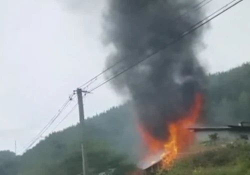 Pożar w Kosarzyskach. Mężczyzna trafił do szpitala