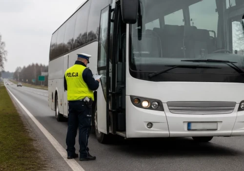 ZĄBKOWICE ŚLĄSKIE. Kierowca miał przewieźć dzieci na wycieczkę. Kontrola ujawniła alkohol