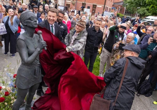 Na placu Kory w Opolu odsłonięto… pomnik Kory