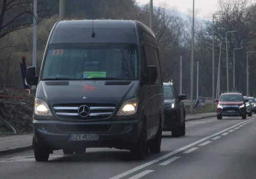 Zachęcić młodzież do busów