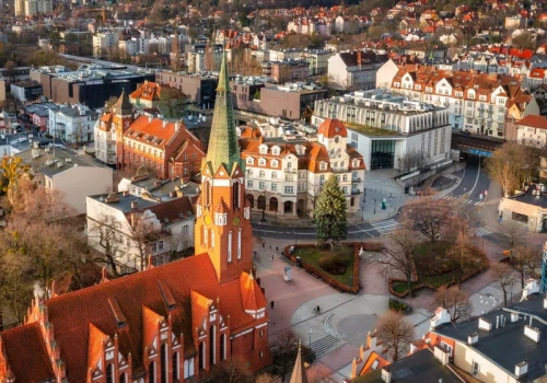 Zagraniczni turyści szturmują polskie miasto. Media tylko ich naganiają