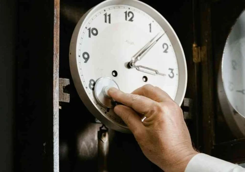 Czy czas może płynąć na dwa sposoby? Zegar pokaże granicę świata