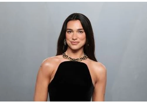 Dua Lipa i Callum Turner świętują na Sycylii. Goście już dotarli