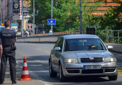 Kontrole graniczne na razie zostają. Niemiec nie obchodzi nowy pakt azylowy UE