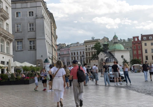 Tyle zarabia się w polskich miastach. Różnica sięga niemal 4,8 tys. zł