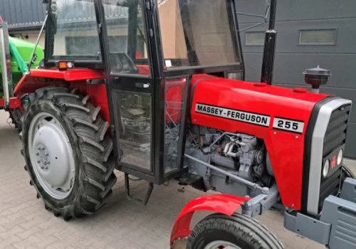 Tak odrestaurowano MF 255 z 1988 roku. Drugie życie rodzinnego Masseya