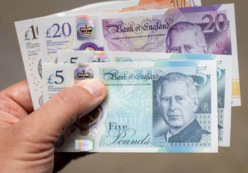 Różnice w wysokości pomocy finansowej w różnych rejonach UK